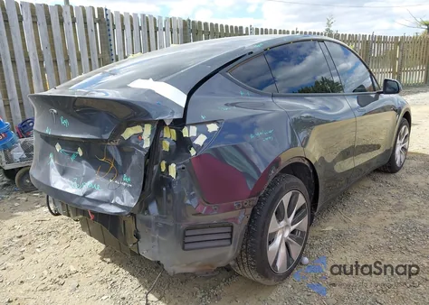 2023 Tesla Model Y Awd/Long Range Dual Motor All-Wheel Drive z USA, uszkodzony, nr VIN 7SAYGDEE3PF605171